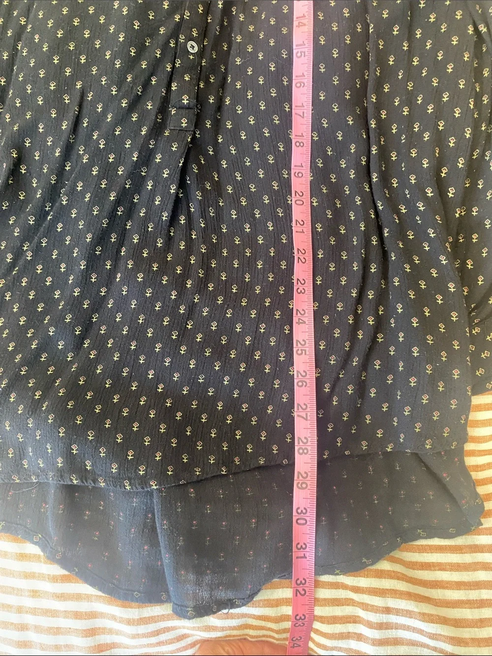 Free People long sleeve blouse hi low hem black green red pattern medium rayon